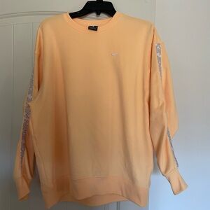 Nike M Light Orange Crewneck Sweater